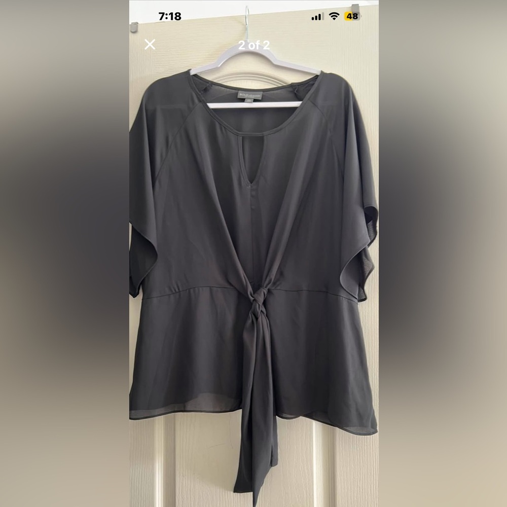 Bold Elements Flattering Tie front key hole front S/S blouse